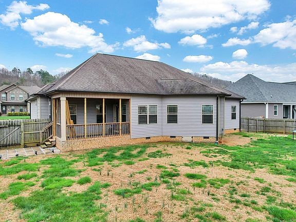 4th image of 210 Winding Glen Dr NW