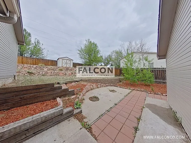 1910 Whitehorn Dr N — Photo 18