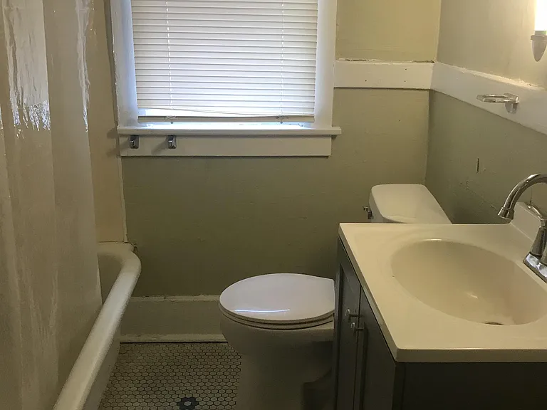 2500 Kingman Blvd — Photo 5