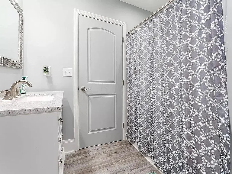 1233 E Livingston Ave #A — Photo 16