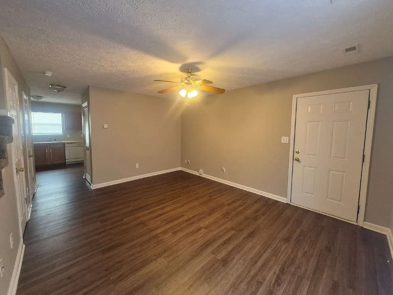 2 bed, 1.5 bath, 1095 sqft, $950 — Photo 4