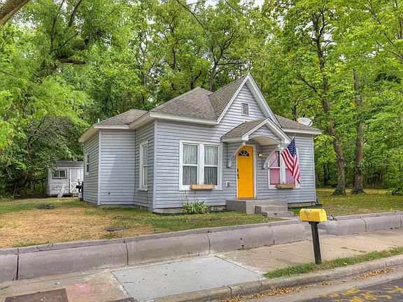 2nd image of 903 E North Street