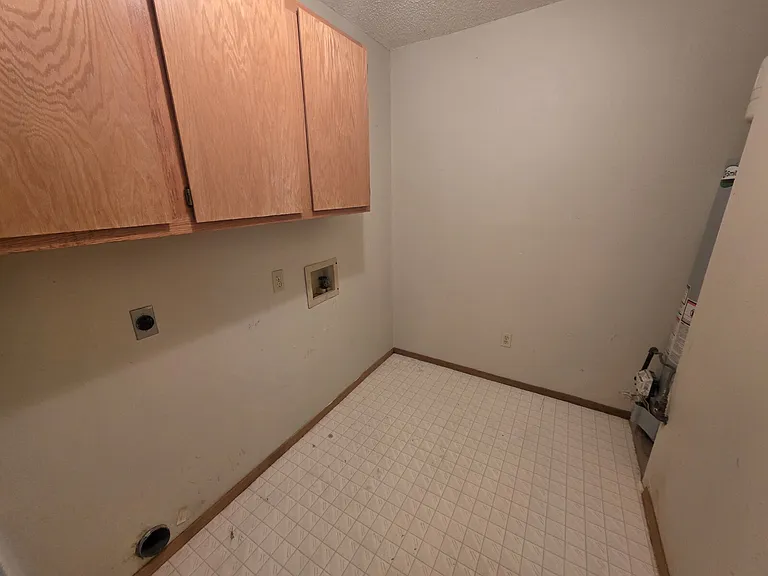 2430 W Gum St — Photo 12