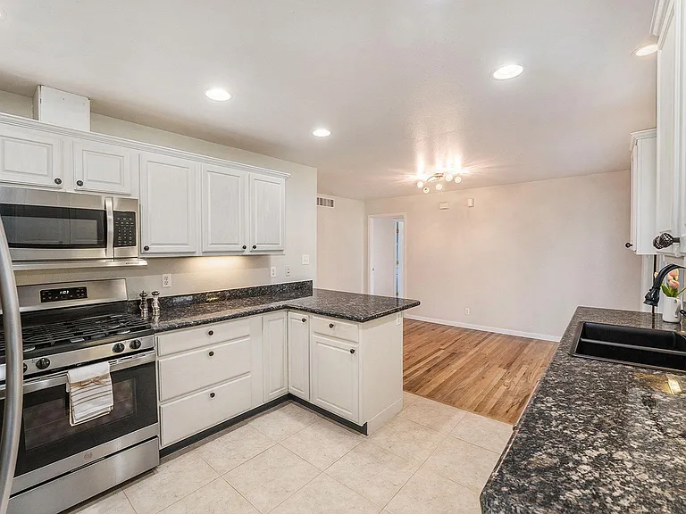 4794 Isabell St — Photo 7