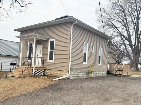 255 Dickinson St, Randolph, WI 53956