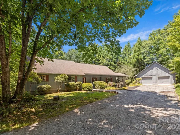 129 Wilson Ct, Lake Lure, NC 28746