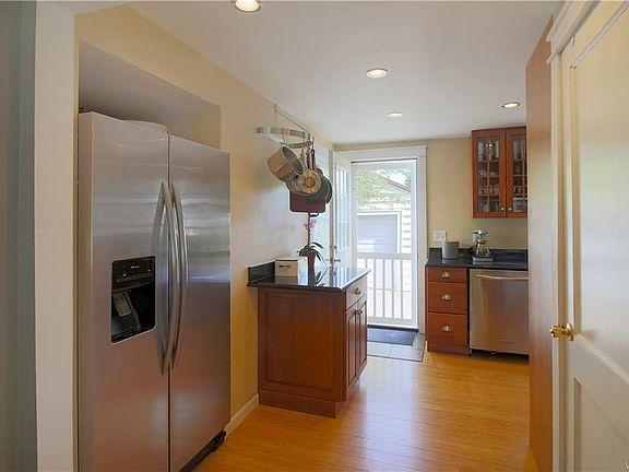 5th image of 514 Taunton Pl