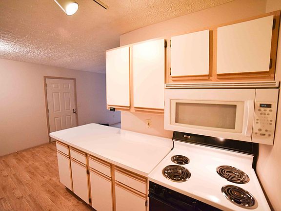 3rd image of 141 Residence Dr