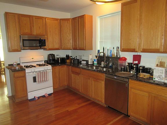 3rd image of 816 Linden Cir
