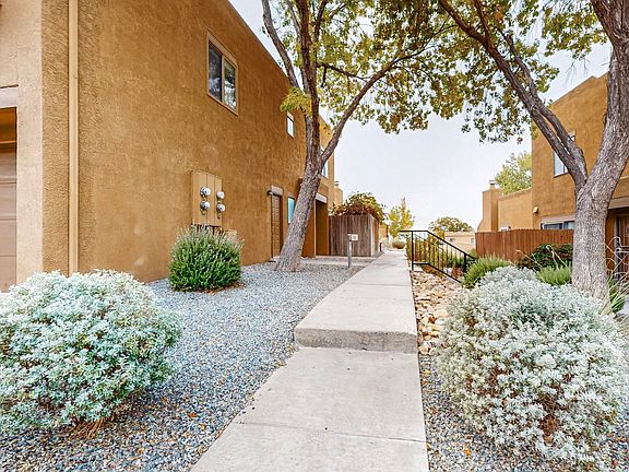 2nd image of 2900 Vista Del Rey Ct NE
