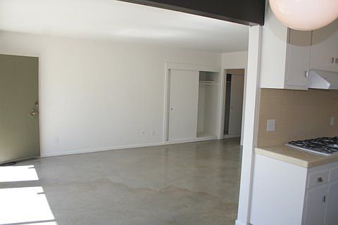 3rd image of 1048 Everett Pl APT 8