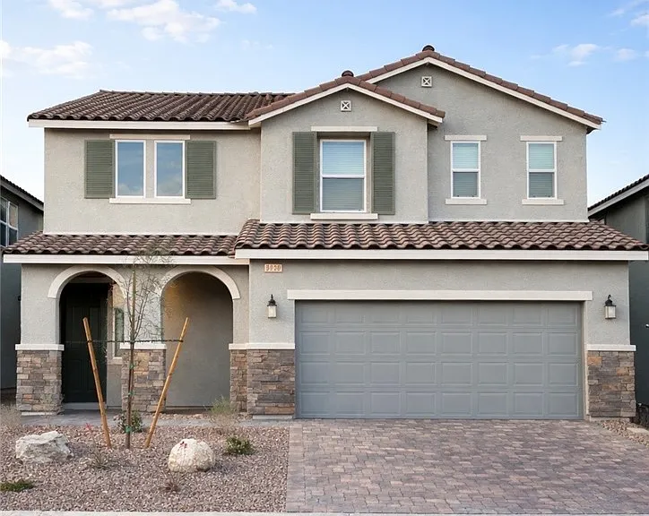 8038 Minavalle Ave — Photo 1