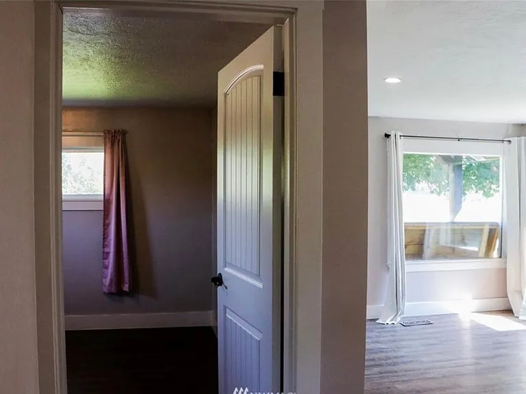 1002 NE C St — Photo 11