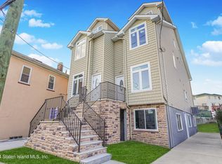 89 Robin Rd, Staten Island, NY 10305