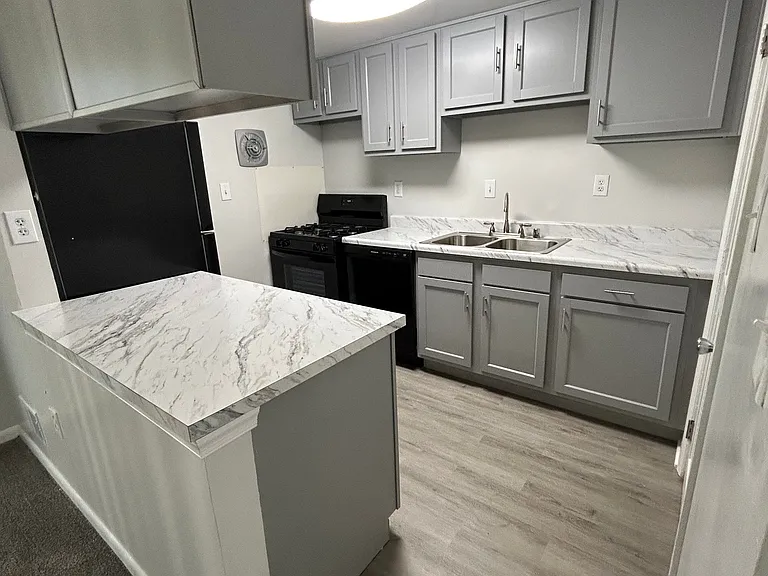 Longview — Photo 256