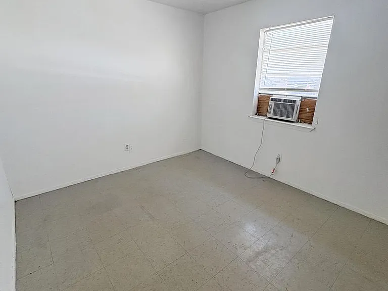 2315 N Jefferson St — Photo 4