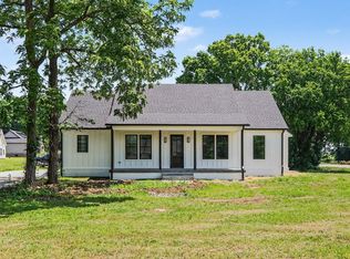 1798 Twin Caves Dr, Lewisburg, TN 37091