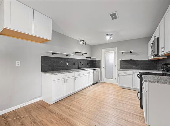 4th image of 706 N Lisa Ln