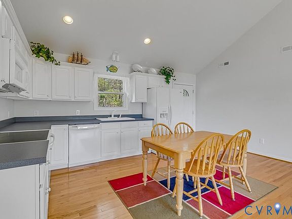 5th image of 85 Circle Dr