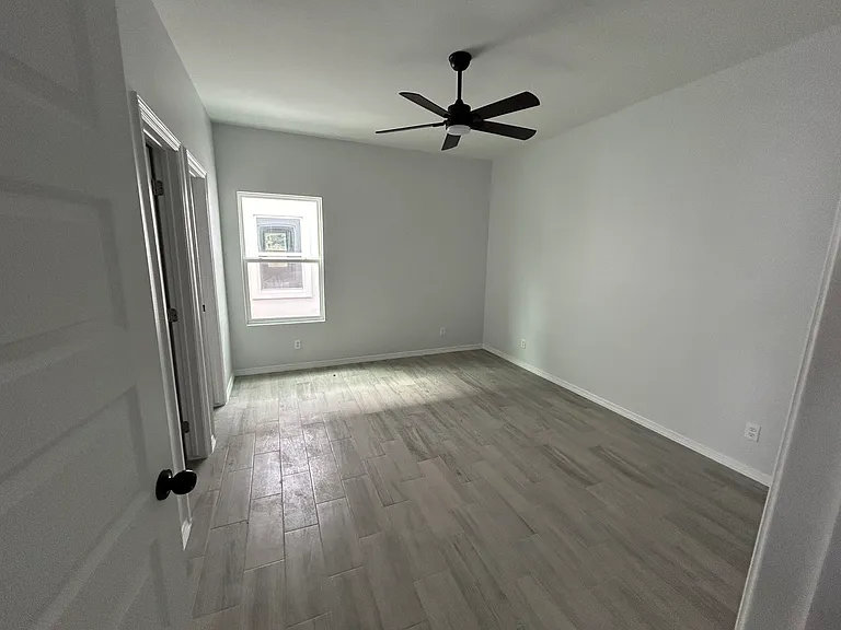 1409 S Michigan St #1/3 — Photo 8