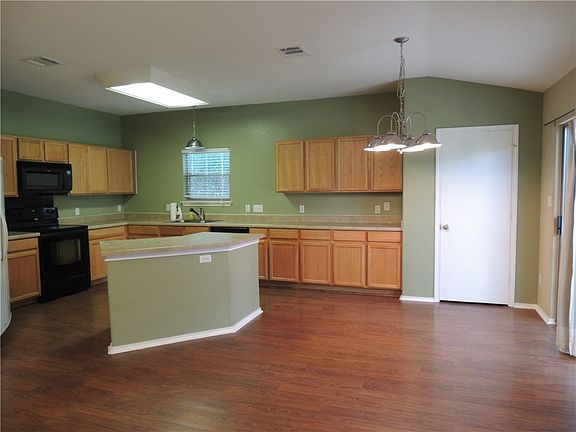 4th image of 258 Woodlake Dr