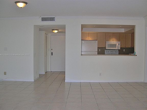 3rd image of 18151 NE 31st Ct APT 1806