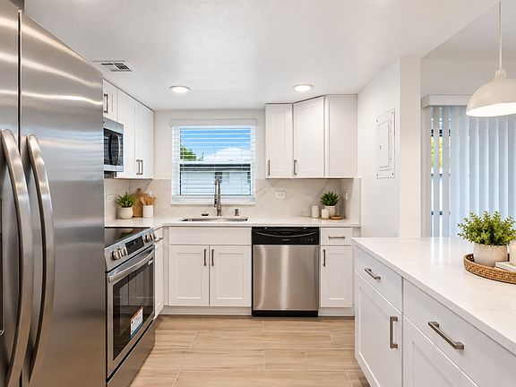 4th image of 4460 Oakley St #9