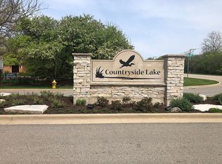 21320 W Lakeview Pkwy, Mundelein, IL 60060
