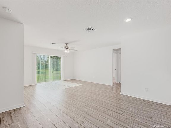 4th image of 2108 SW Vista Rd