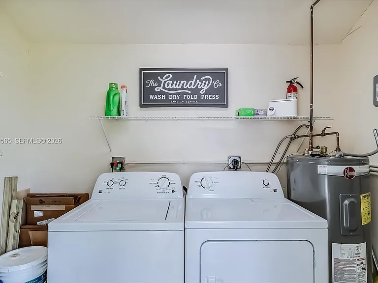 924 Lake Dr E — Photo 30