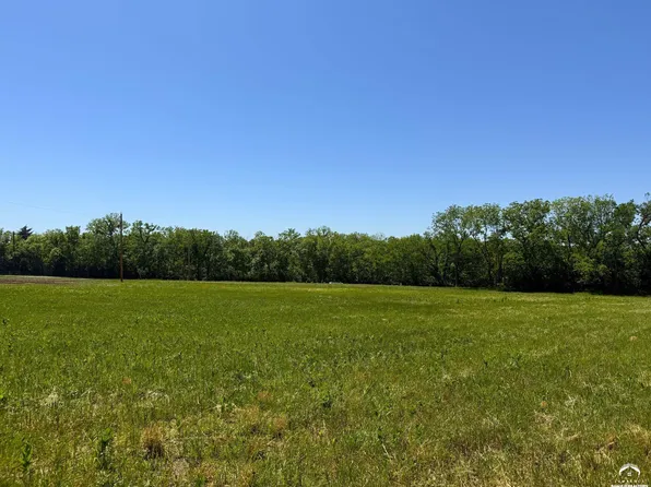 1150 SE Stanley Rd, Tecumseh, KS 66542