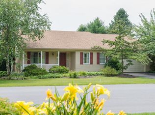 8232 Peach Ln, Fogelsville, PA 18051