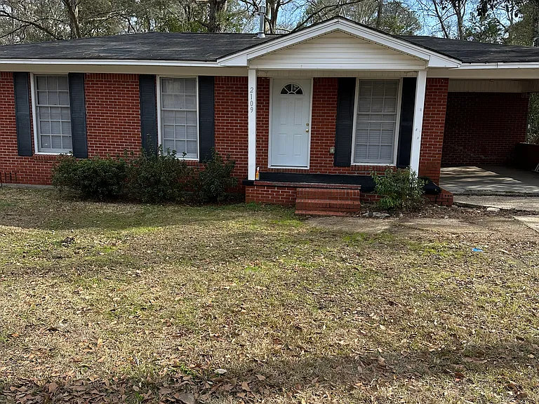 2109 Highland Ct — Photo 3