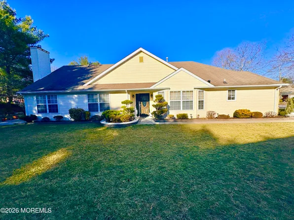 16 Round Valley Court, Lakewood, NJ 08701