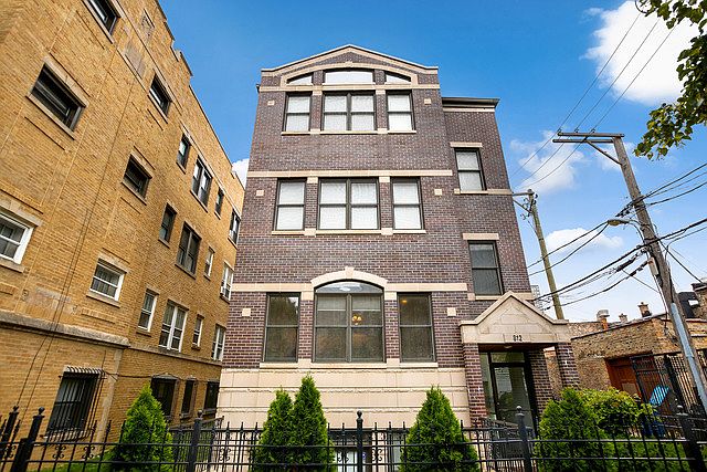 1st image of 812 W Waveland Ave APT 2