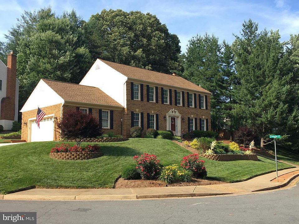 Exterior Front (Seasonal Photo)