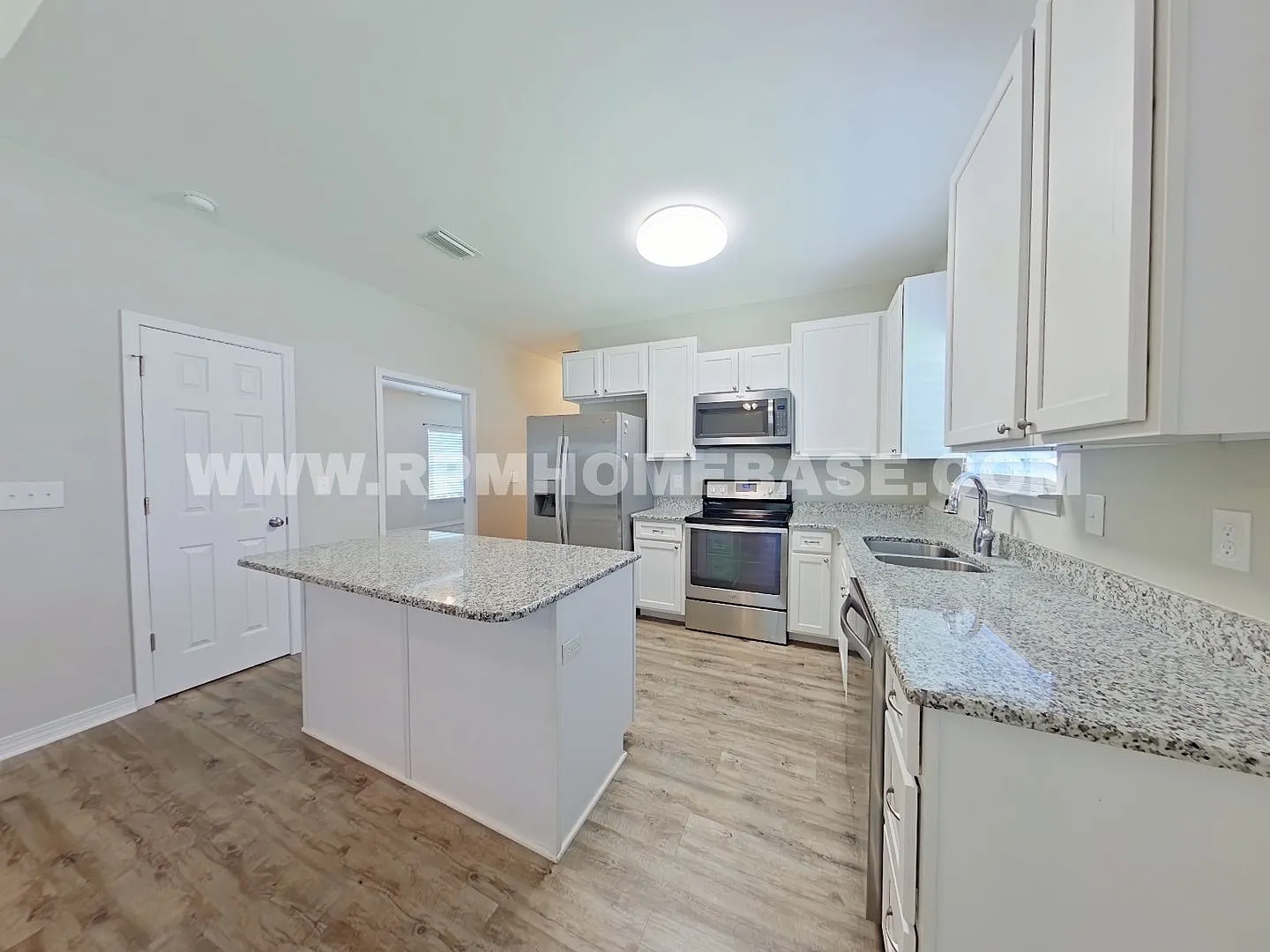 Corner Lot Gem Near Hurlburt Field Well-Maintained & Prime Location! — Photo 3