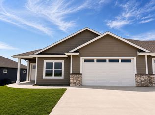 2347 N 10th Ave E, Newton, IA 50208