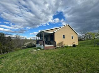 861 Bushkill Dr, Bath, PA 18014