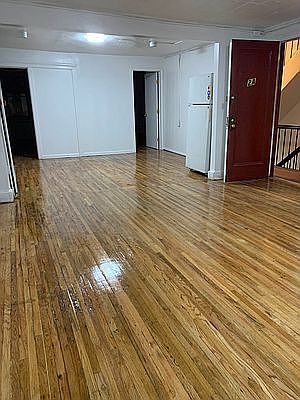 2nd image of 35 Saint James Pl #2