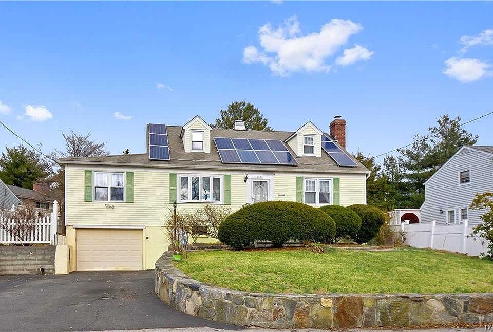 1st image of 240 Roundhill Dr