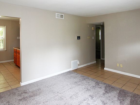 3rd image of 275 Brackleigh Ln