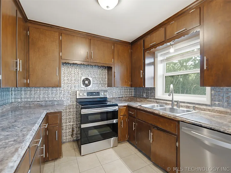 5243 S Toledo Ave — Photo 10