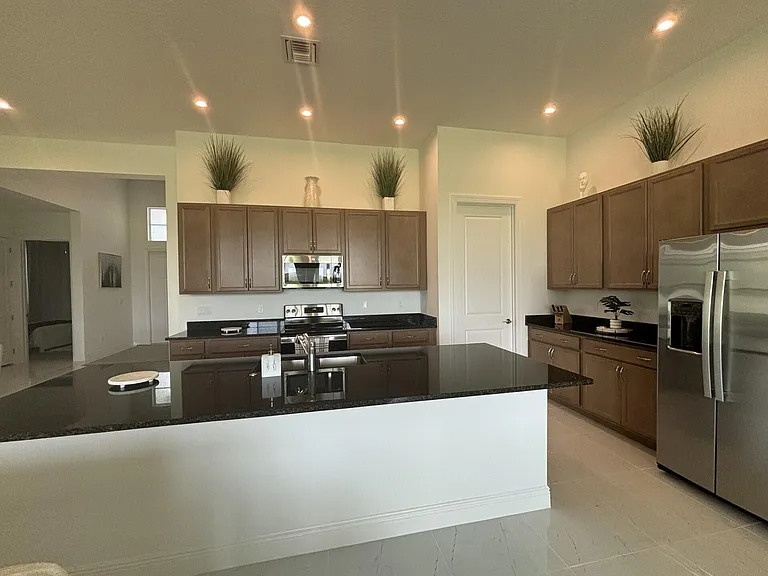 10231 SW Latium Way — Photo 17