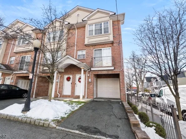 126 Amherst St, East Orange City, NJ 07018