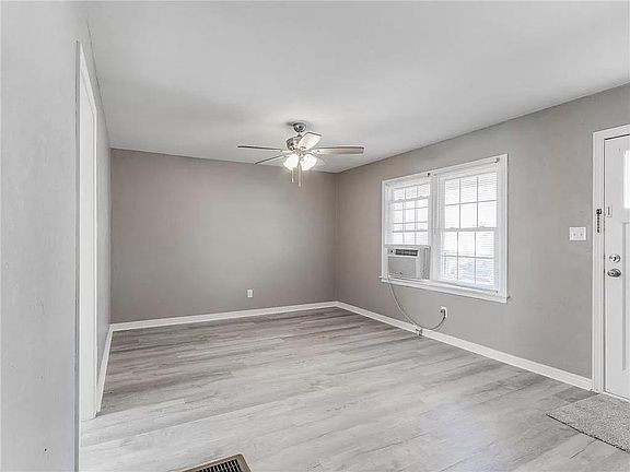 4th image of 4220 SE 26th St
