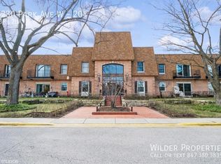 1230 Park Ave W APT 204, Highland Park, IL 60035