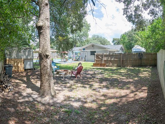 4th image of 2710 Oakdale Dr W