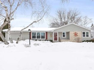 803 Mount Olivet Dr, De Pere, WI 54115