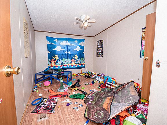 20th image of 200 Laura Ln